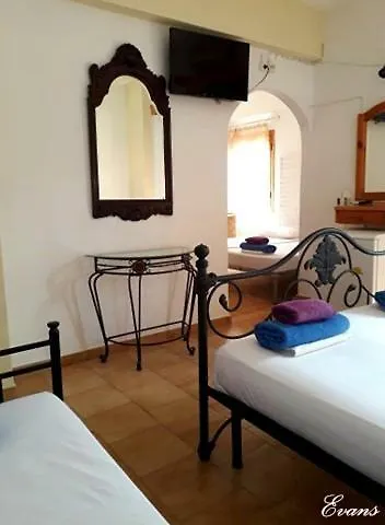 Evans ゲストハウス 3*